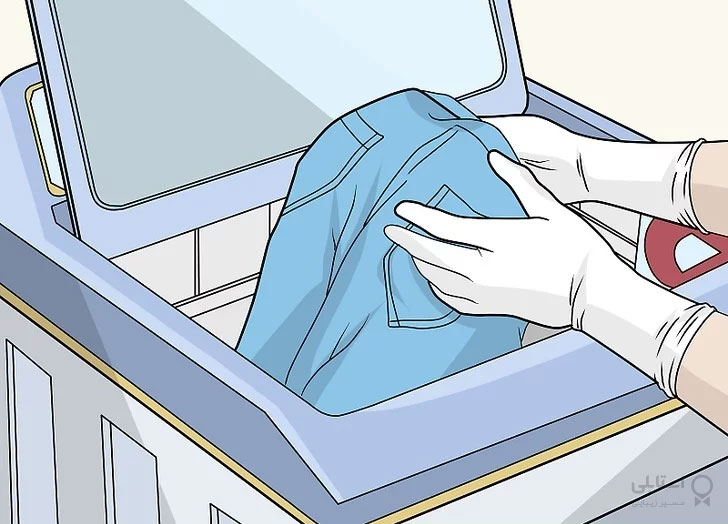 درآوردن لباس‌ها از ماشین لباسشویی