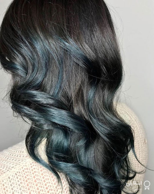 هایلایت آبی تیره روی موی مشکی            