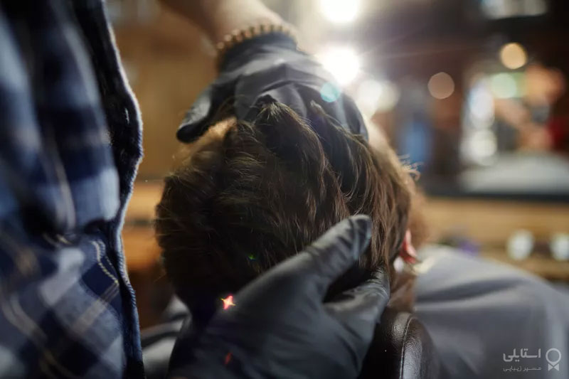 به صورت منظم از اسکراب پوست سر استفاده کنید