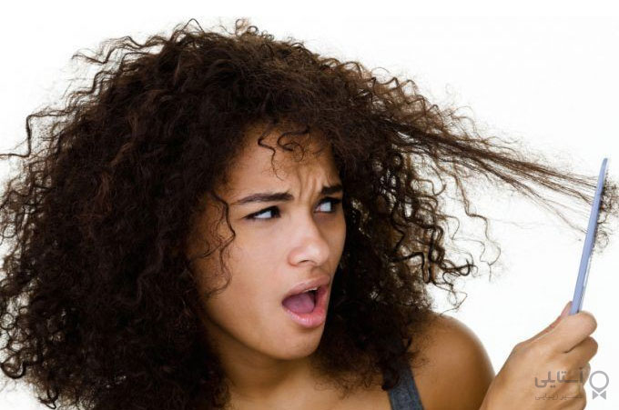 شانه و باز کردن گره‌های مو بعد از حمام