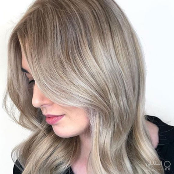 بلوند کرمی با لولایت‌های قهوه‌ای روشن