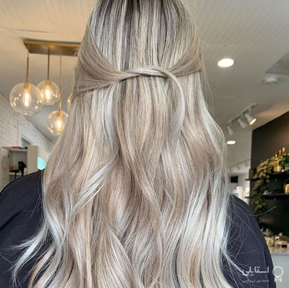 بلوند پلاتینه با لولایت‌های رنگ طبیعی