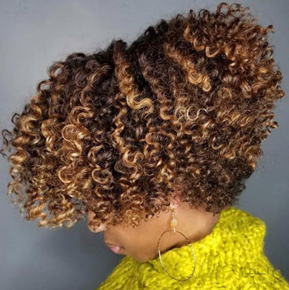 قهوه‌ای طلایی روی موی فر