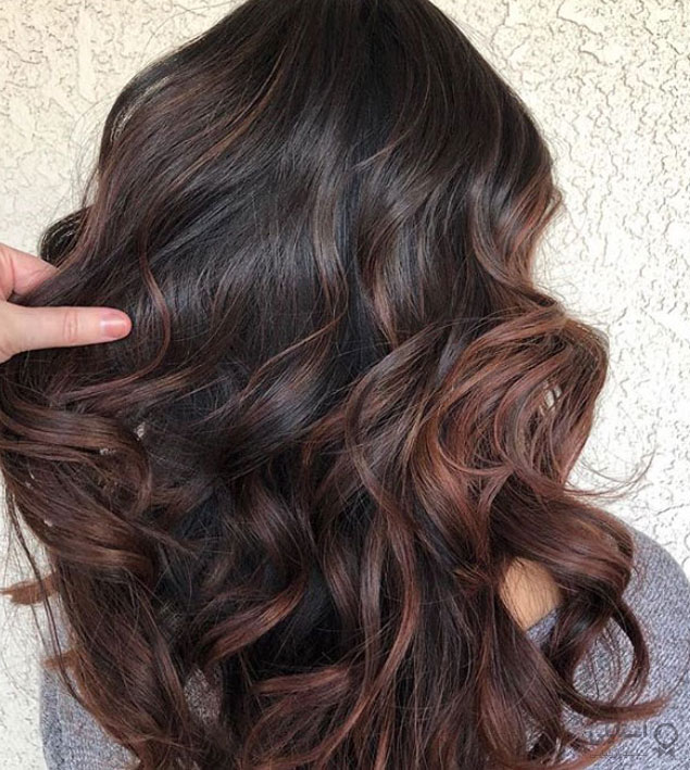 رنگ موی قهوه‌ای طبیعی با بالیاژ رز طلایی